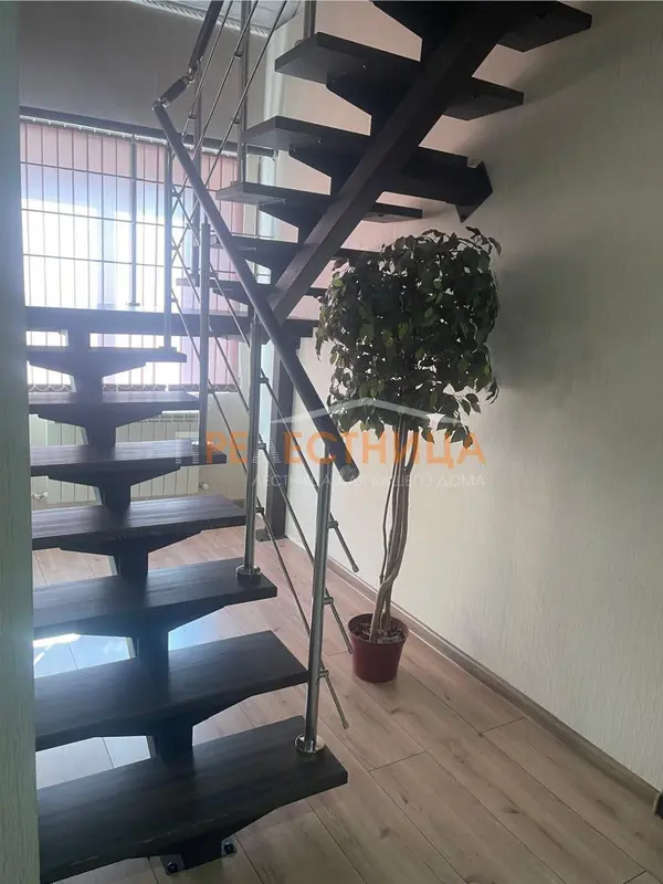 Лестница на центральном косоуре Ассоль-59