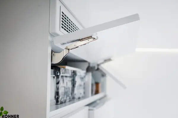 Кухня в скандинавском стиле в мансардной квартире