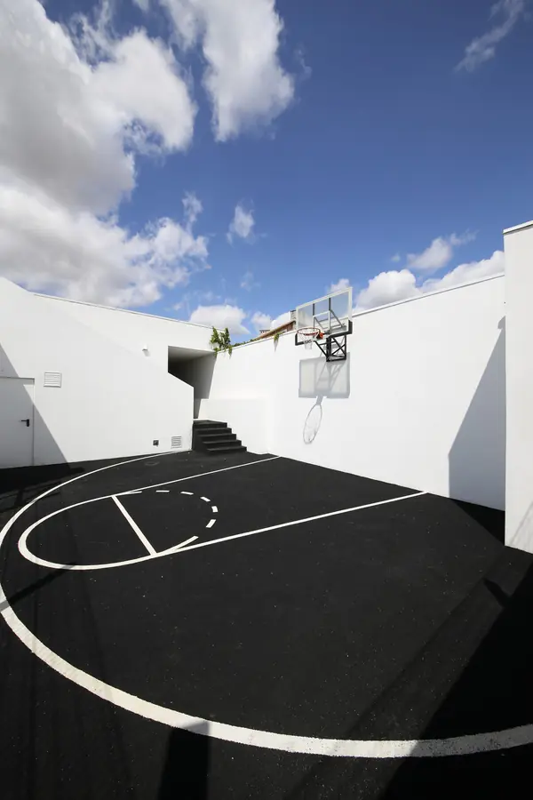 Современный дом c бассейном в Ростовской области