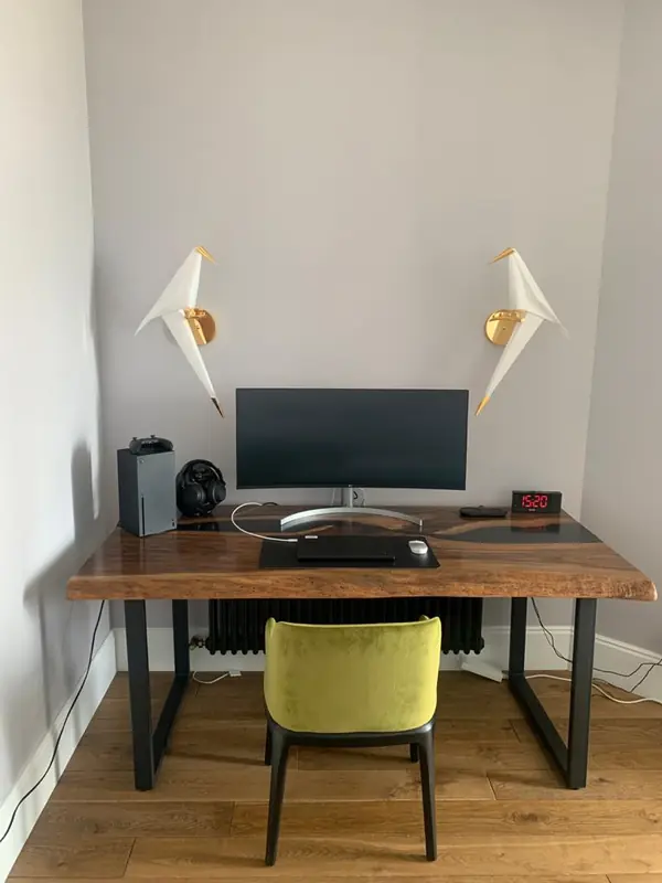 Письменный стол-река из массива дуба