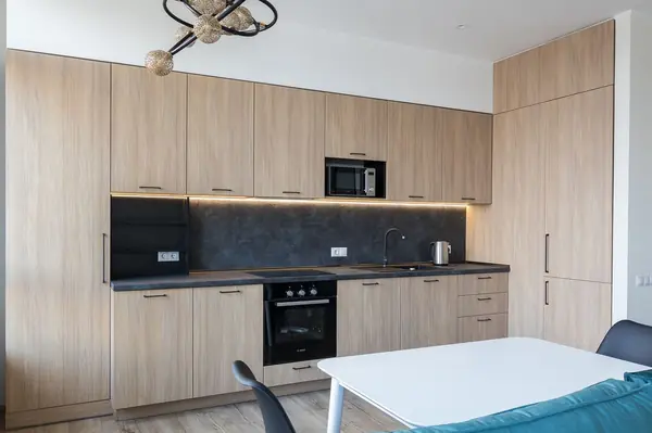 Бежевая кухня в классическом стиле