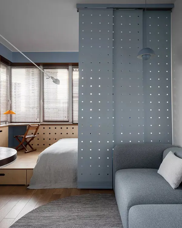 Круглый ковер в проекте маленькой квартиры 29 кв. метров