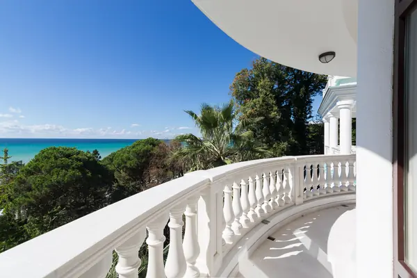 Балкон с видом на море