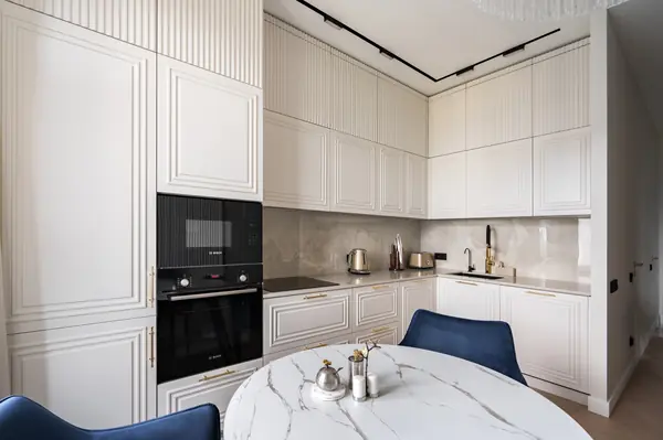 Белая кухня в стиле итальянцев