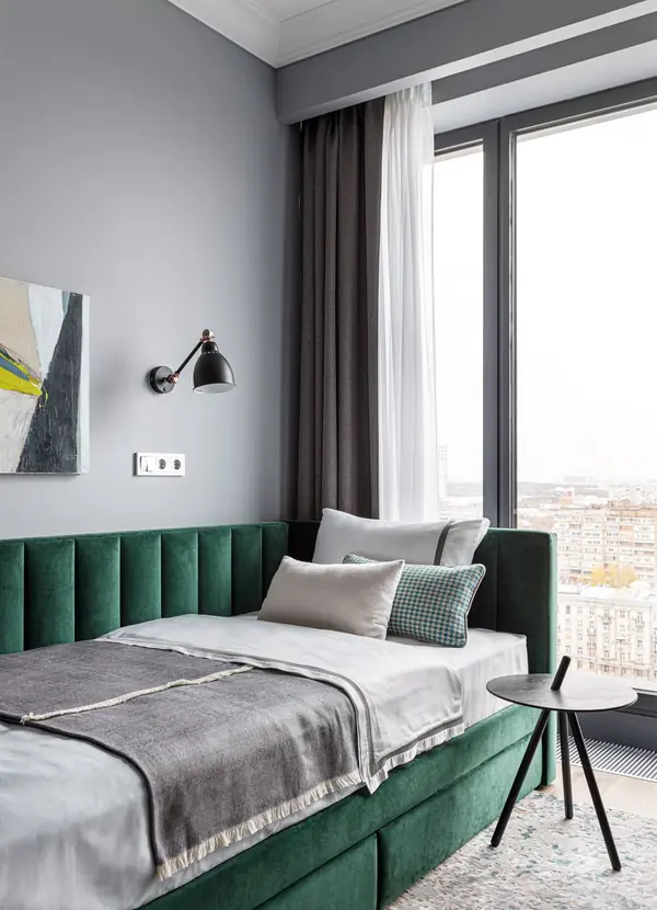 Монохромный серый в реализованном дизайн-проекте в Москве