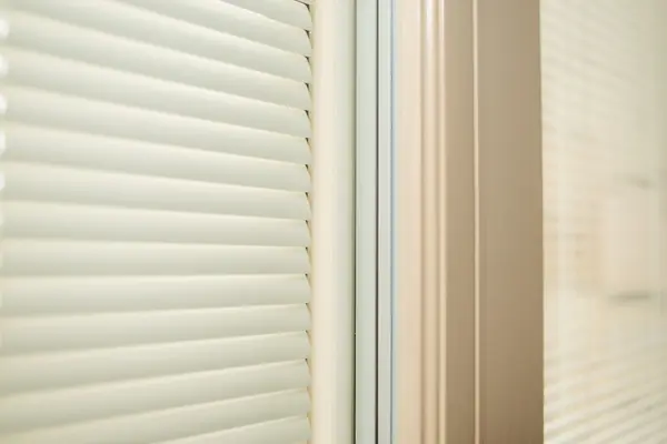 Остекление квартиры пр-т Мира (дерево-алюминиевые окна с жалюзи)