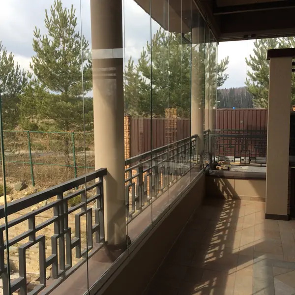 Безрамное складное остекление террасы SUNFLEX SF25