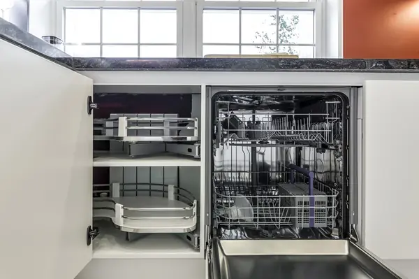 «Квартирный вопрос»: «Гранатовая кухня»