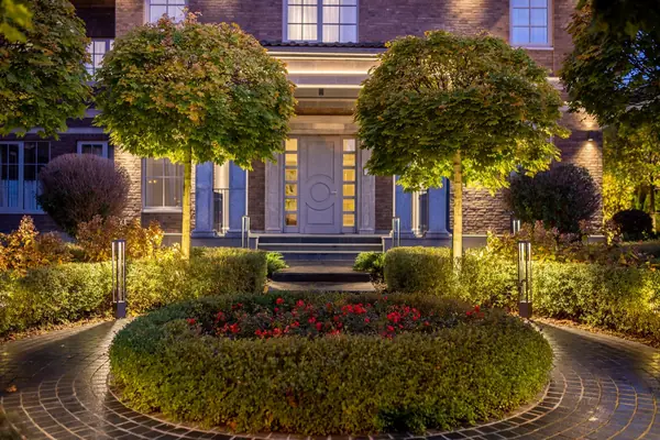 Освещение фасадов и участка д. Раздоры