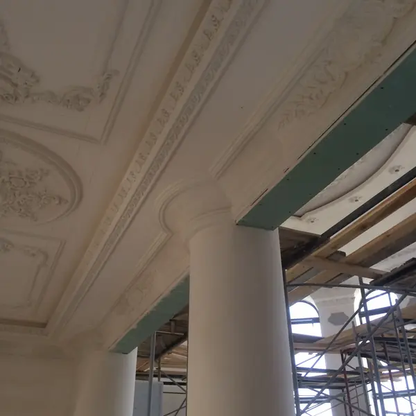 Монтаж гипсовой лепнины