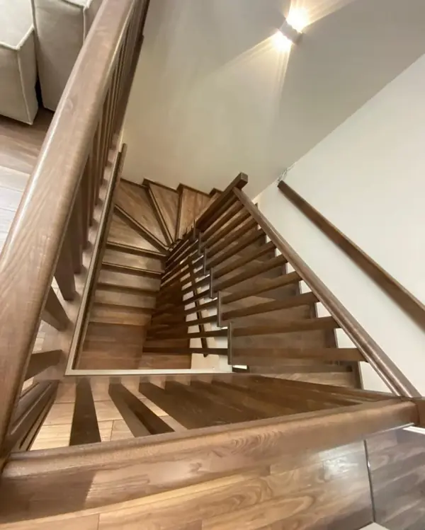 Лестницу Елены в кп Академия парк