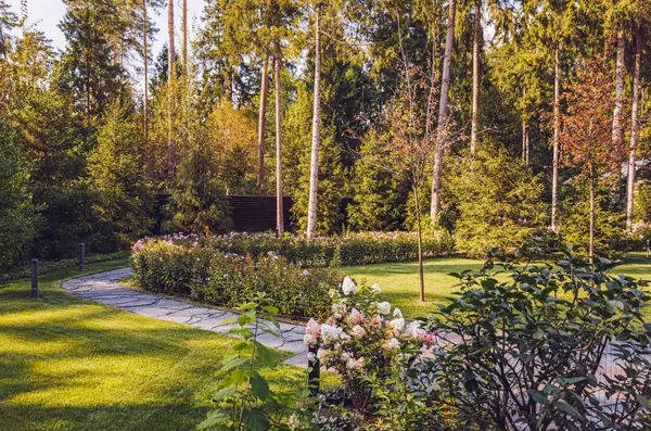 Архитектурное Решение в Пейзажном Стиле