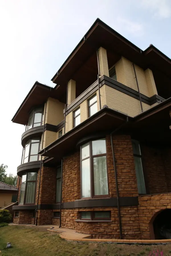 Дом на склоне