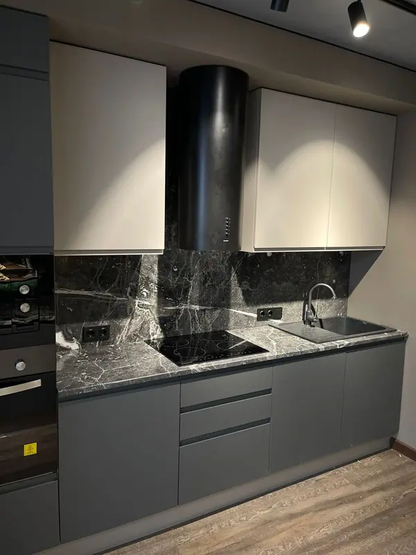 Стильная кухня для молодого парня