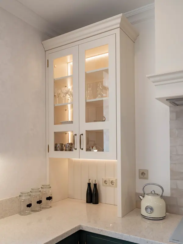 Элегантная кухня в неоклассическом стиле