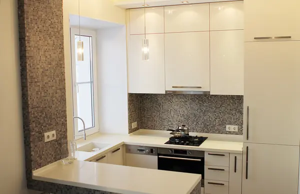 П-образная столешница из искусственного камня в квартире-студии