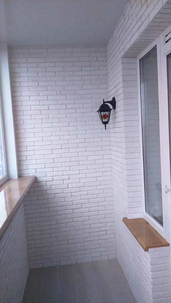 Замена остекления, утепление и отделка балкона декоративным камнем