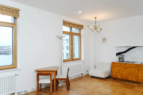 Мраморная студия в снежный день