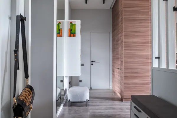 КВАРТИРА С ЯРКИМИ АКЦЕНТАМИ В СТАРОМ ФОНДЕ