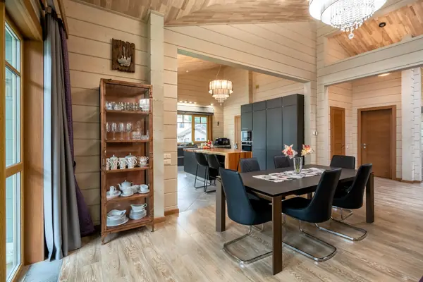 Деревянный дом с современном стиле