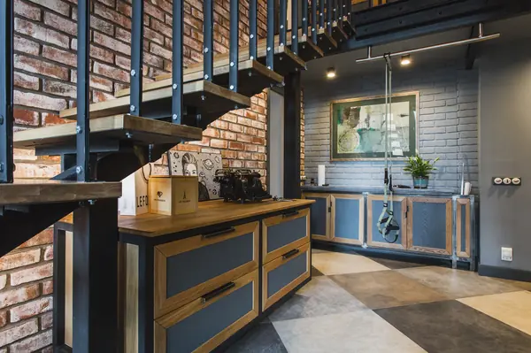 В гостях: Современный лофт, наполненный арт-объектами и музыкой