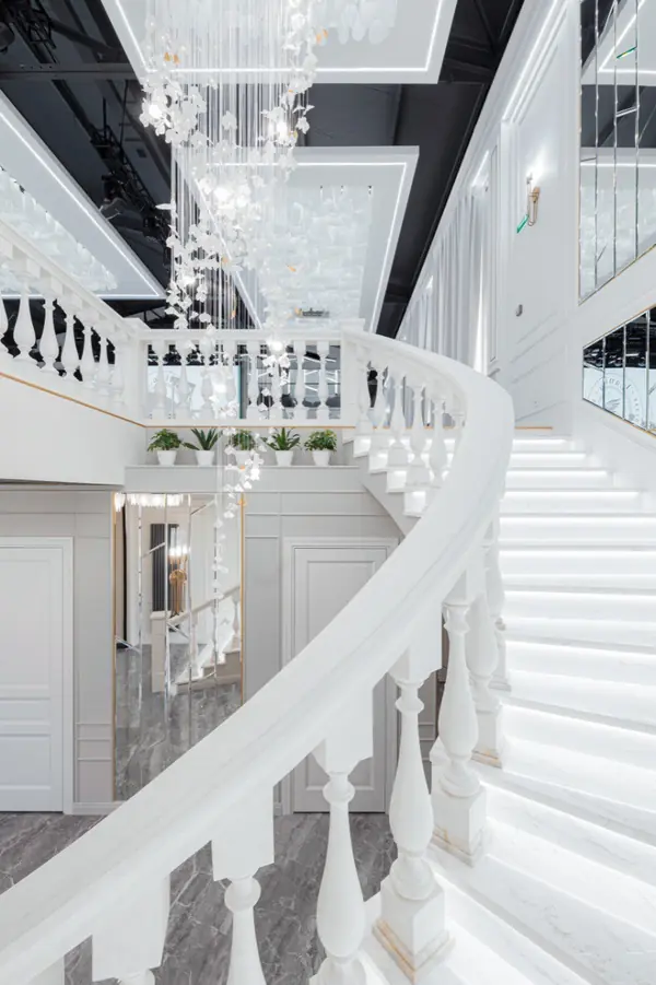 Изящный декоративный потолок в сердце Якутска