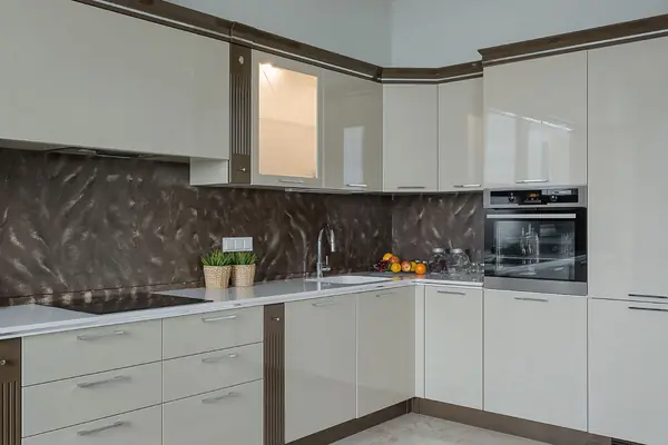 Мосфильмовская 8