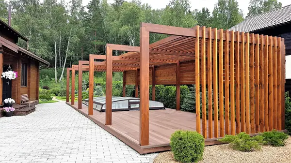 Терраса с бассейном и перголой