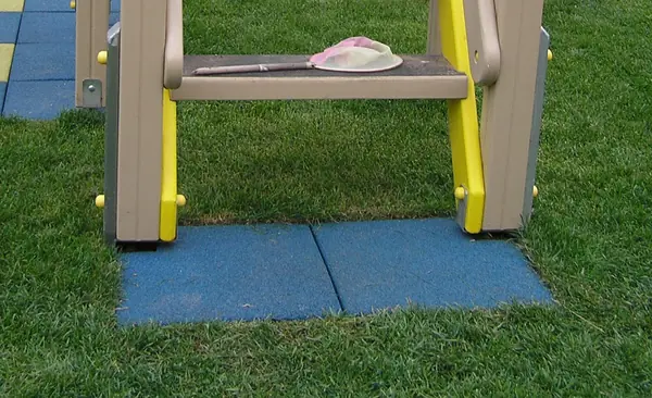 Детская площадка газон/резина