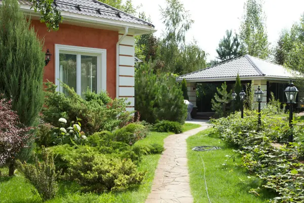 Беседка на приусадебном участке