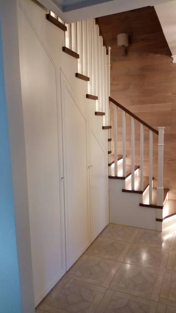 лестница с встроенным шкафом