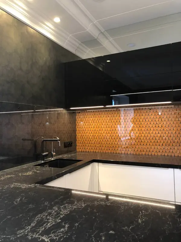 Столешница из кварцевого агломерата Caesarstone с подстольной мойкой