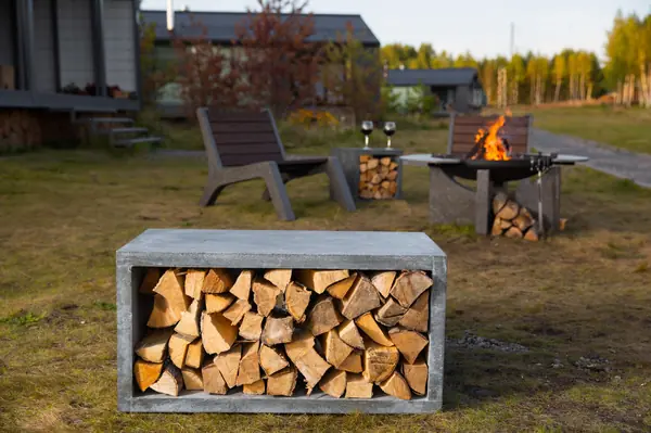 Кресло C-Lounge, бетонная дровница, костровая чаша S80 Xl, столешница