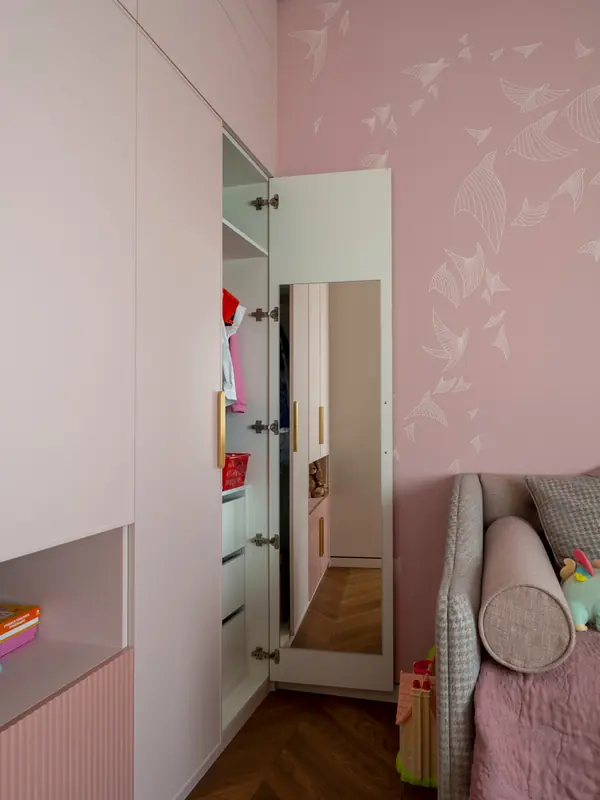 Меблировка детской в розовых тонах