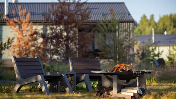 Кресло C-Lounge, бетонная дровница, костровая чаша S80 Xl, столешница