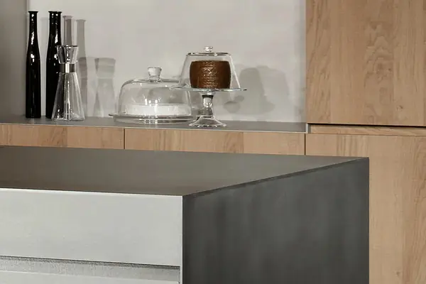 EGGERSMANN STAINLESS STEELsilverTouch материал в основном использовался в судост