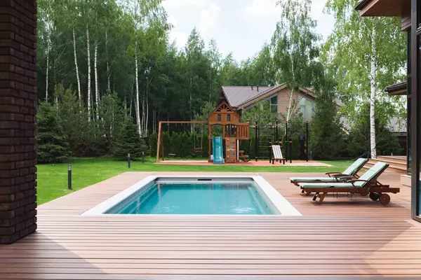 Строительство и внутренняя отделка частного дома в современном стиле