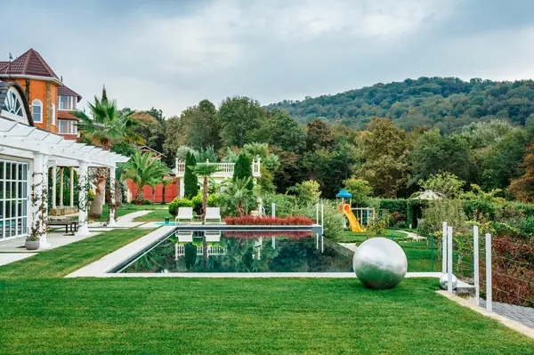 Бассейн переливного типа •Infinity• в Сочи.