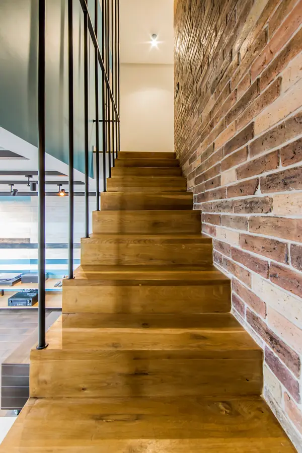 Обшивка - дуб, покрытый экологичным маслом для пола