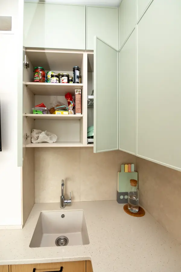 Неоклассическая кухня в трендовых цветах этого года