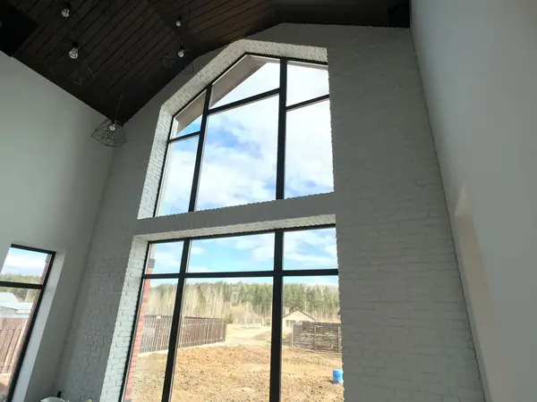 Декоративный кирпич БауЭко Bianko в интерьере гостиной