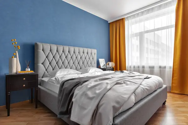 Купание красного коня.Спальня.