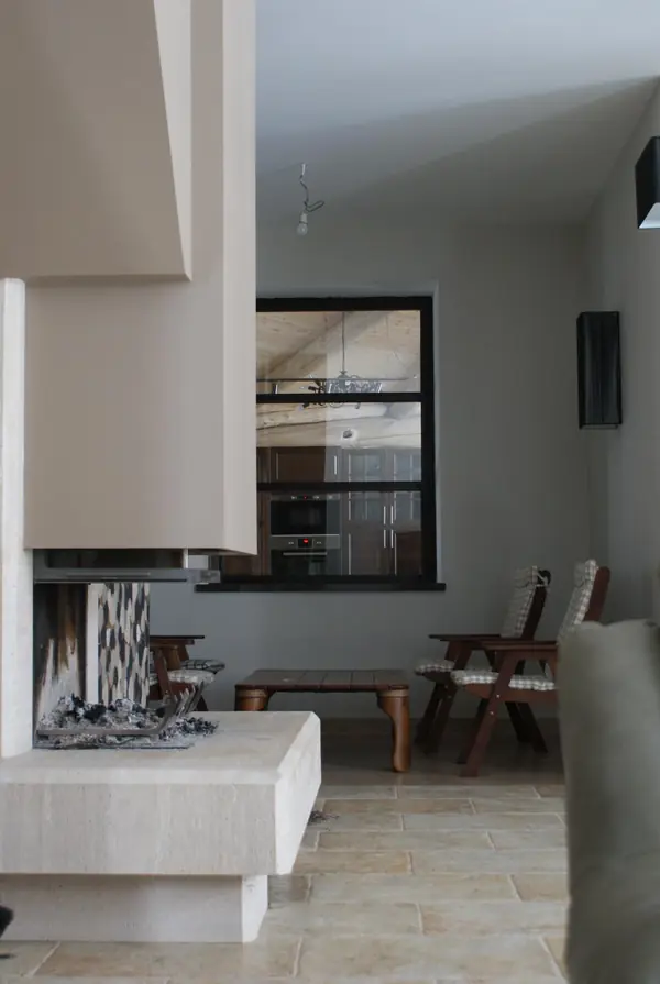 Хороший дом с бревнами