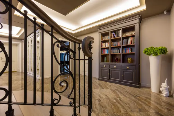 Книжный шкаф.