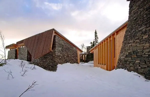 Облицовка фасадов песчаником