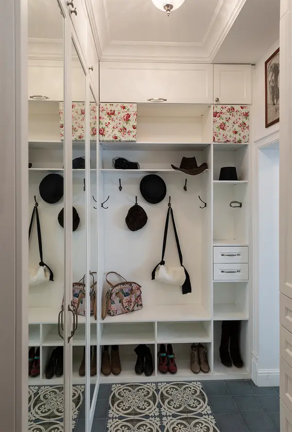 Pre-Raphaelite Appartment