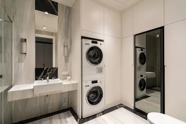 Шикарная квартира с белой мебелью