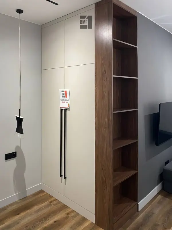 Распашной шкаф в коридор 30013743-1