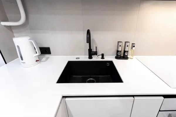 евродвушка в аренду в пятиэтажке рядом с Сити