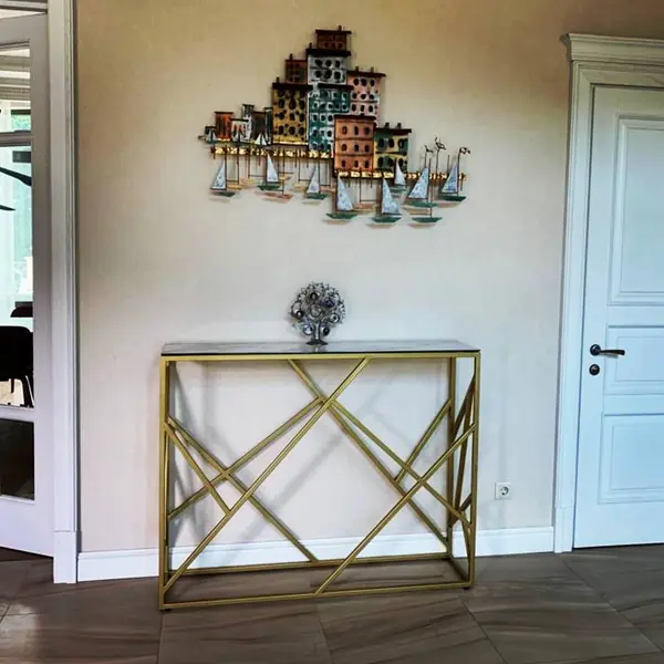 Столы и консоли